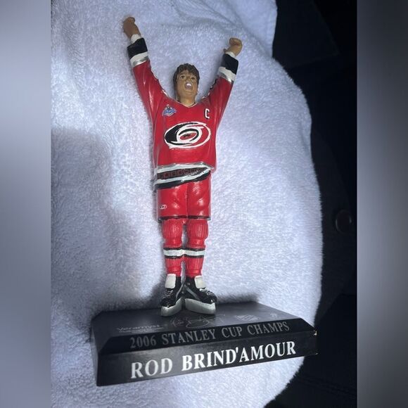 Mini Carolina Hurricanes Rod Brind’ Amour 2006 Stanley Cup statue - NO CUP - Picture 1 of 5